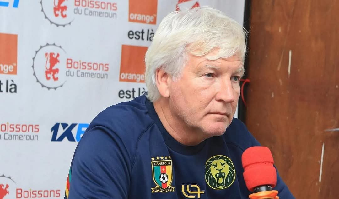 Sous le silence des bancs, les choix de Marc Brys se dessinent.