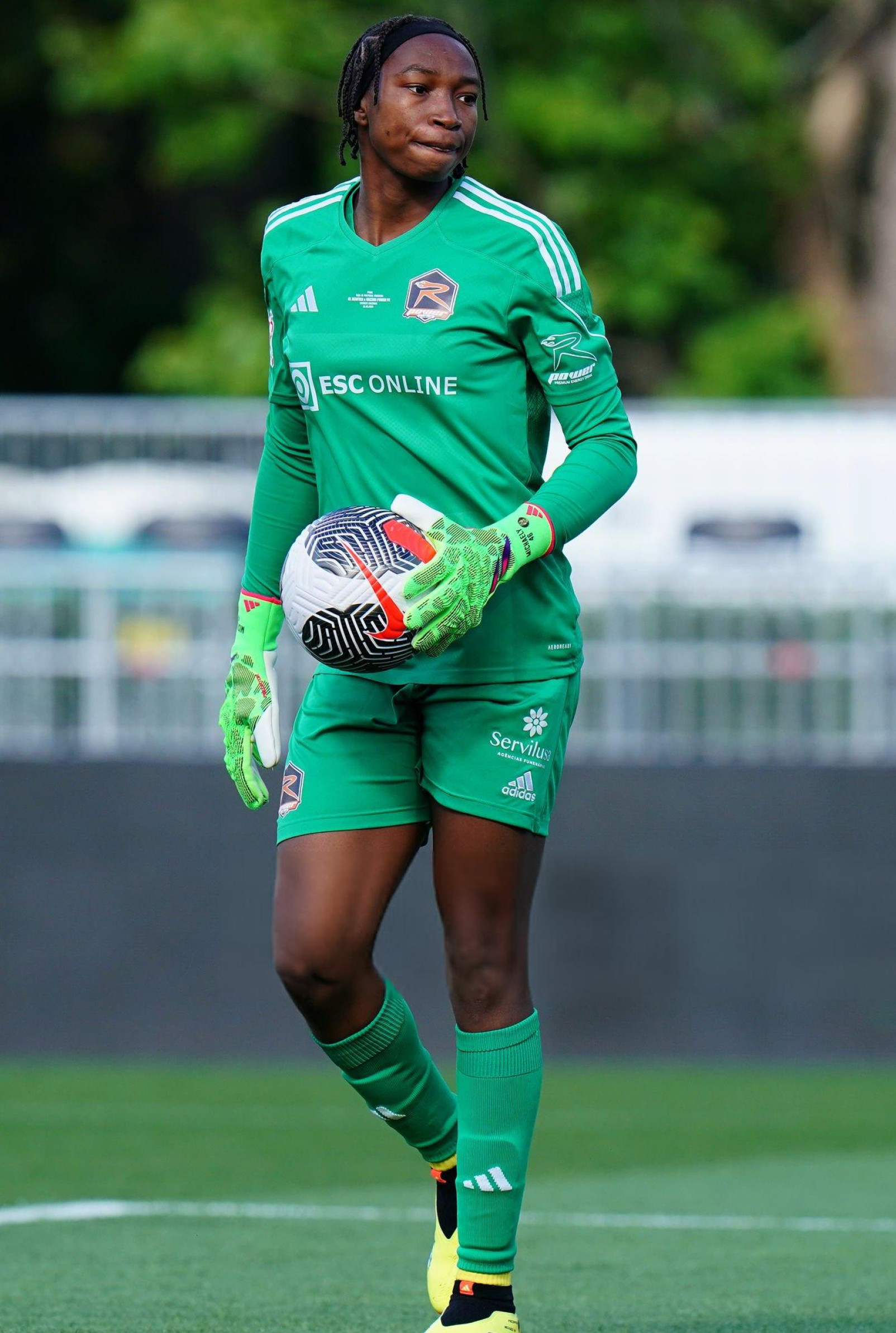 MERCATO – FOOTBALL FÉMININ 🇨🇲 : Et si Michaely Bihina devenait joueuse du Benfica ?
